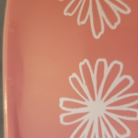 Vintage 1950s Pyrex pink and white Daisy divided casserole dish with divided lid - Picture 9 of 12